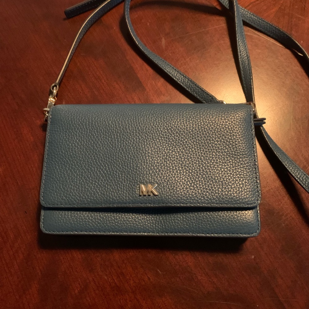 Michael Kors Mini Purse w/phone pocket